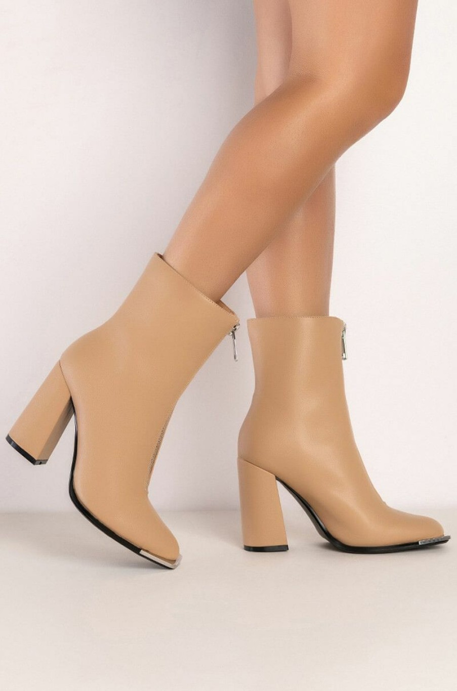 Shoes * | Azalea Wang Fresco Zip Chunky Boot In Sand