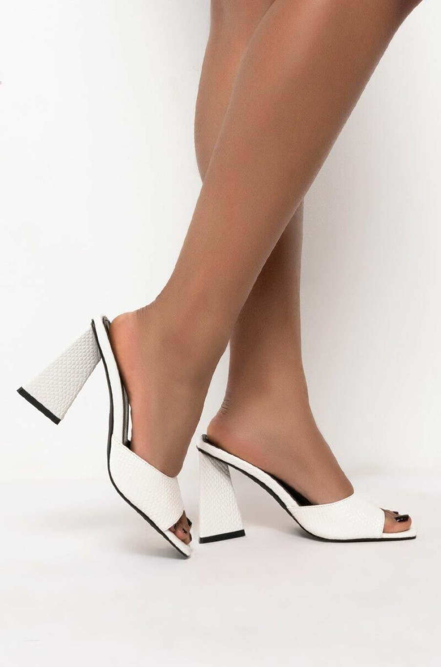 Shoes * | Azalea Wang Work For It Chunky Sandal In White